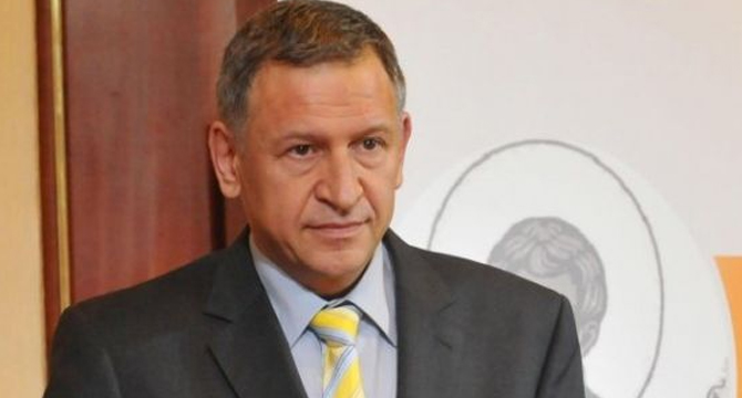 Служебният здравен министър д-р Стойчо Кацаров ще има 3-ма заместници 